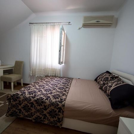 Apartments Pavicevic Тиват Екстериор снимка