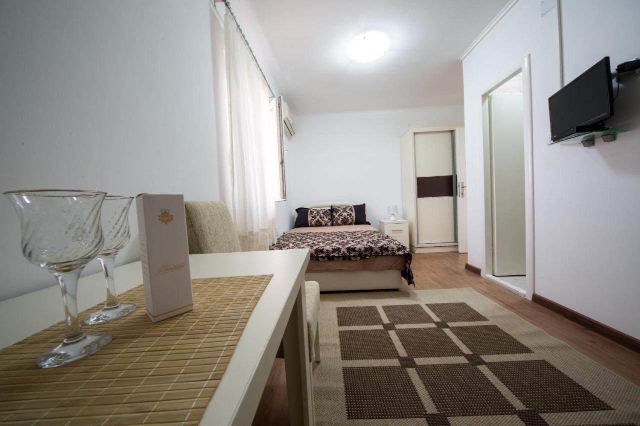Apartments Pavicevic Тиват Стая снимка